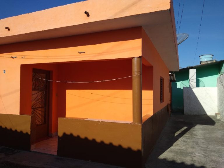 3 Casas no centro de Biritiba Mirim