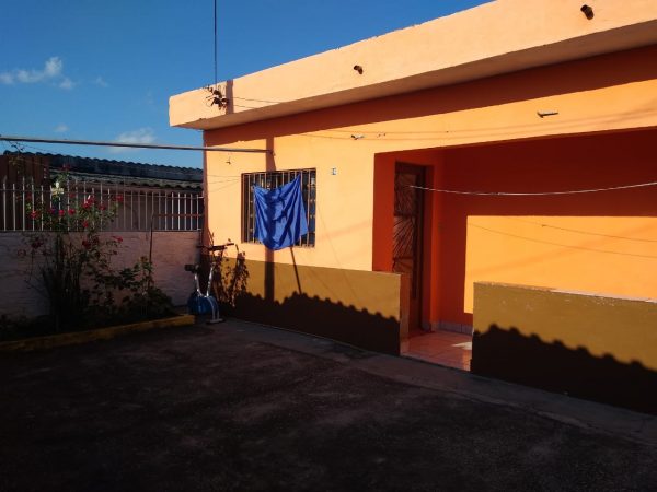 3 Casas no centro de Biritiba Mirim