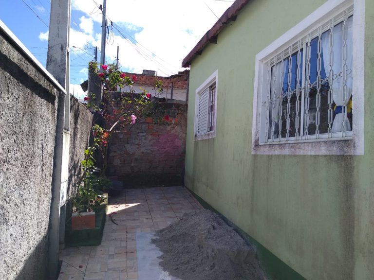 Casa em Biritiba Mirim com edícula